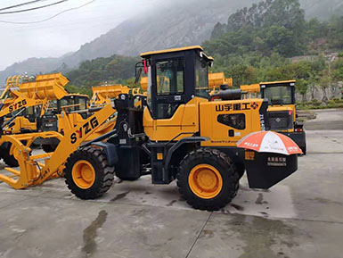 恭喜羅總喜提新車，山宇裝載機940走起，山宇重工，助您成功！